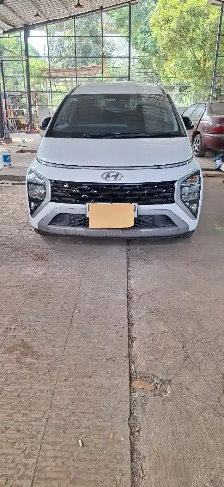 Hyundai Stargazer Prime 2023 Putih Captain seat. Low KM= 13.000