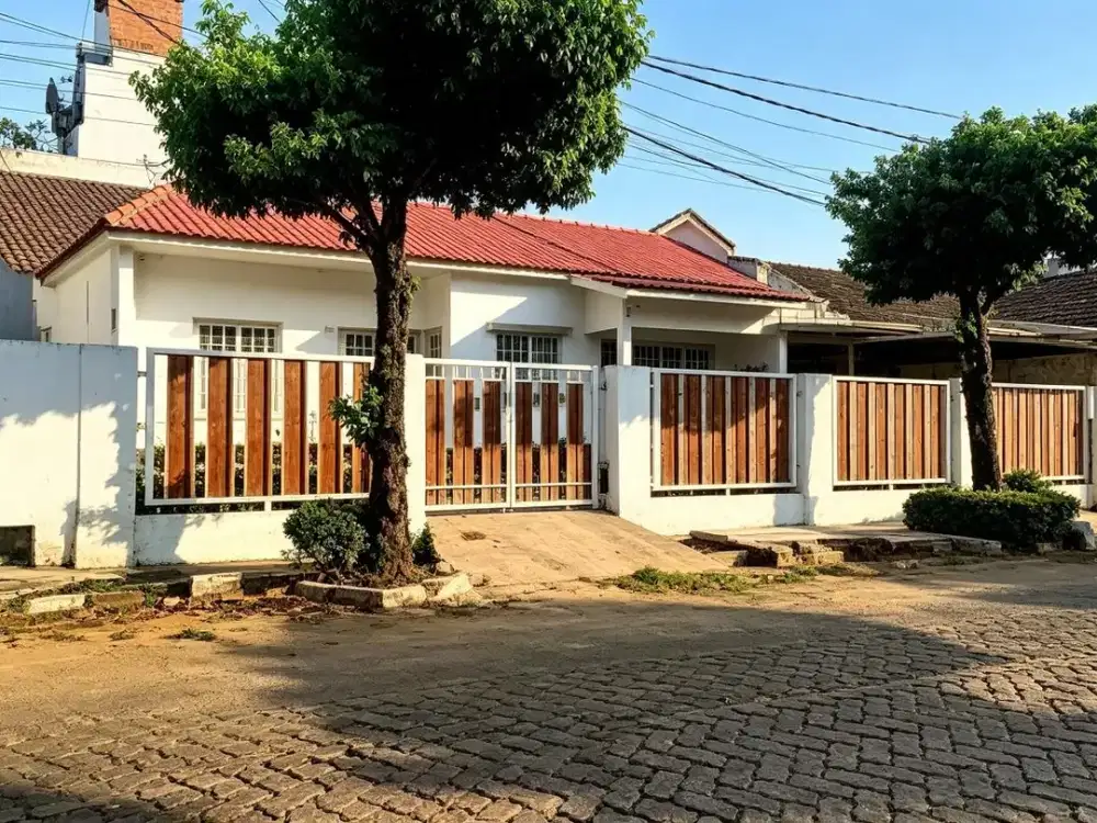 RUMAH MEWAH DENGAN KOLAM RENANG DI KEMANG PRATAMA 1, BEKASI