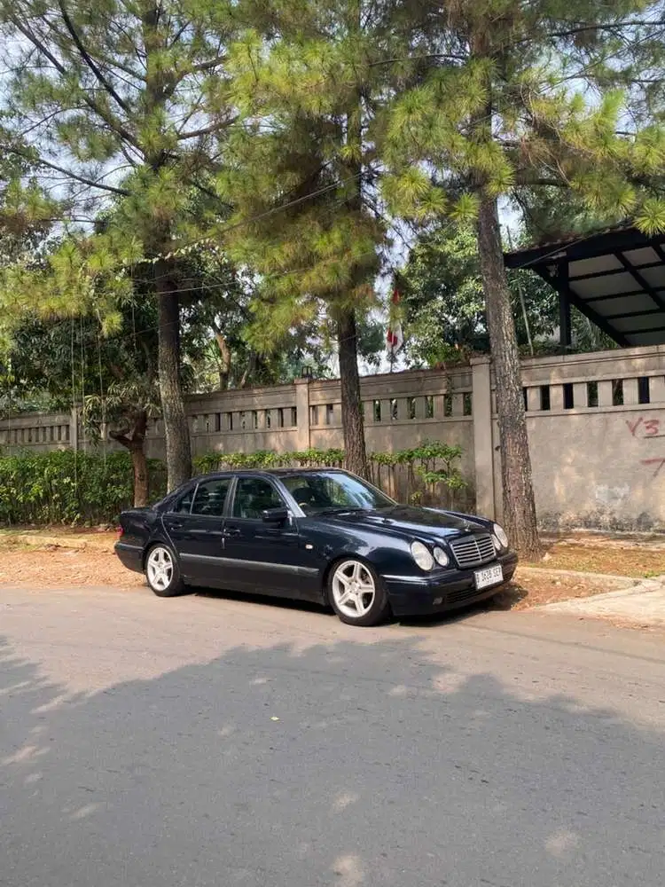 Mercedes-Benz E230 1996 Bensin