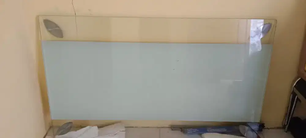 Meja makan tempred