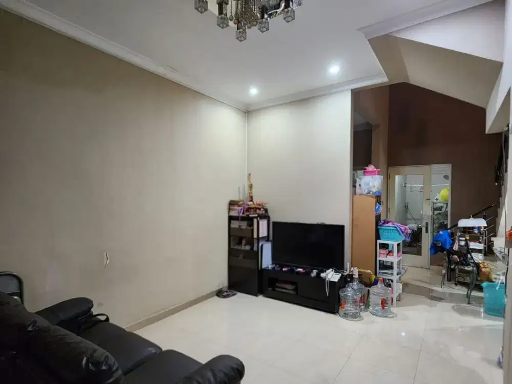 Dijual Cepat Rumah 2 Lantai Vila Valensia Pakuwon Indah