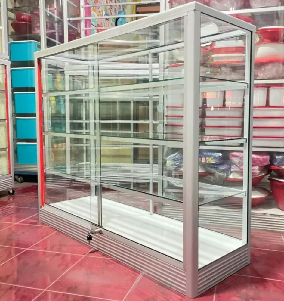 Dijual etalase 1,2M  Untuk Perlengkapan Usaha