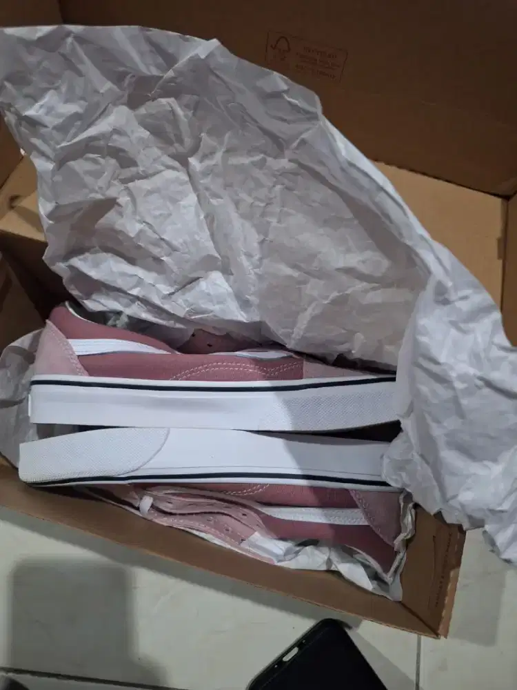 Sepatu Vans Baru Belom Dipakai
