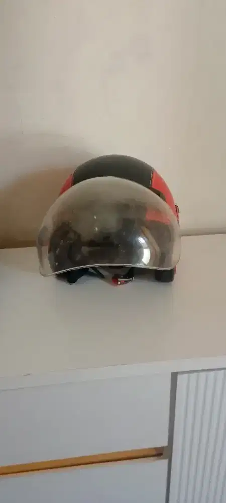 Helm bekas. Helm bekas wanita.