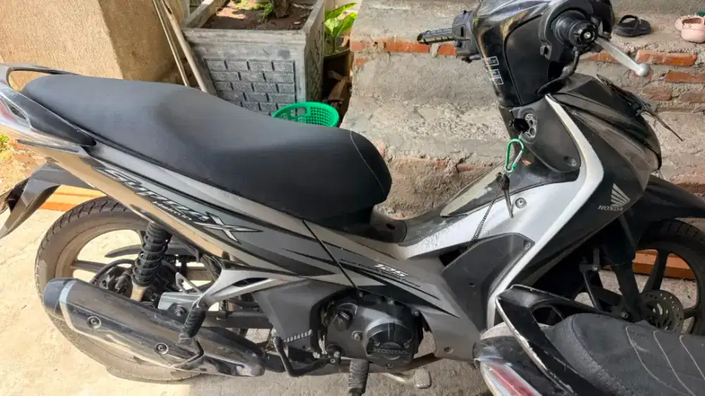 Honda Supra X 125 Helm in