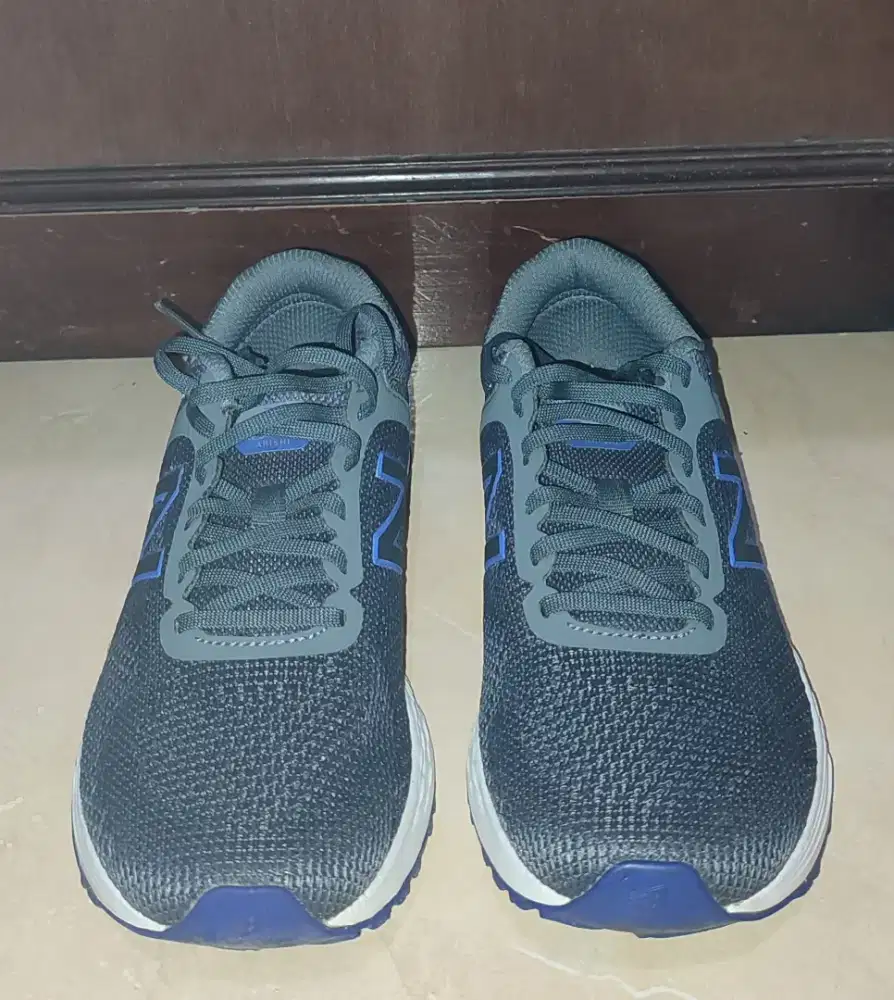 Sepatu olahraga New Balance