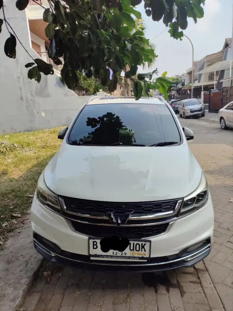 Wuling Cortez warna putih Lux cvt 2019