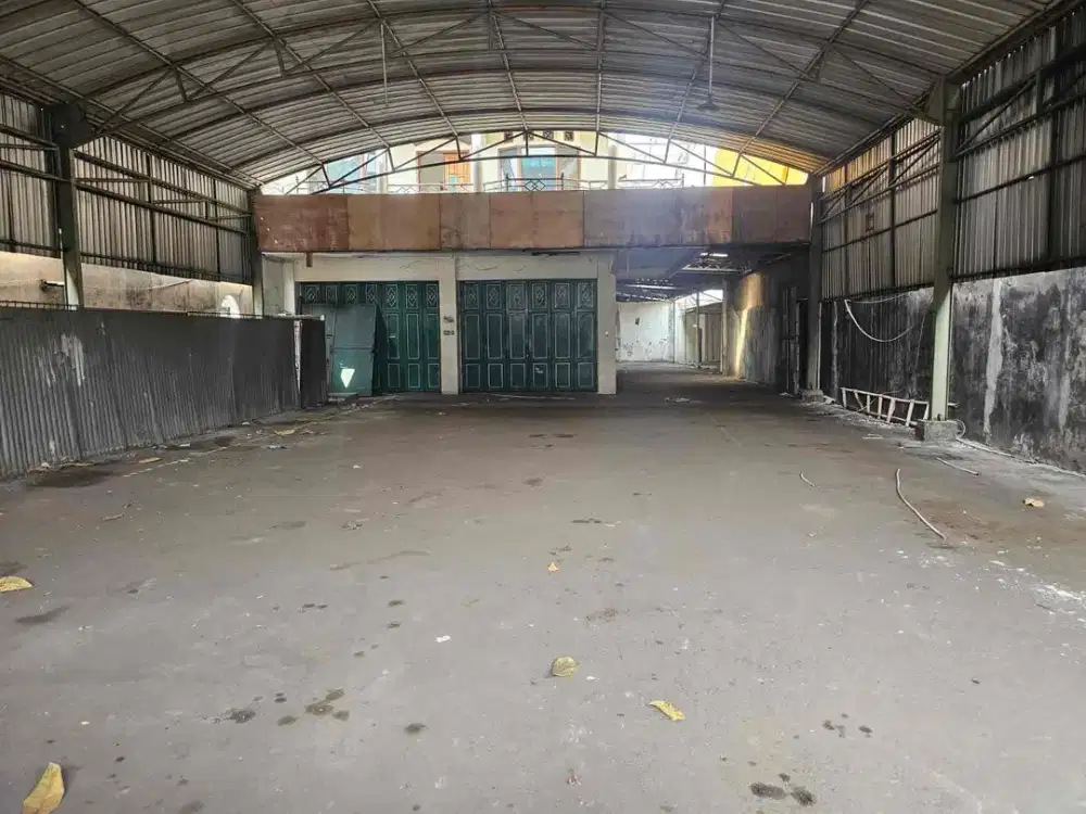 Di Sewakan Ruko 2 Lantai dengan Lahan Yang Luas di Rawalumbu Bekasi