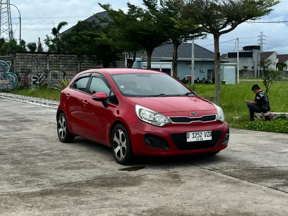 KIA RIO MATIC SE 2013 Dp 5 juta