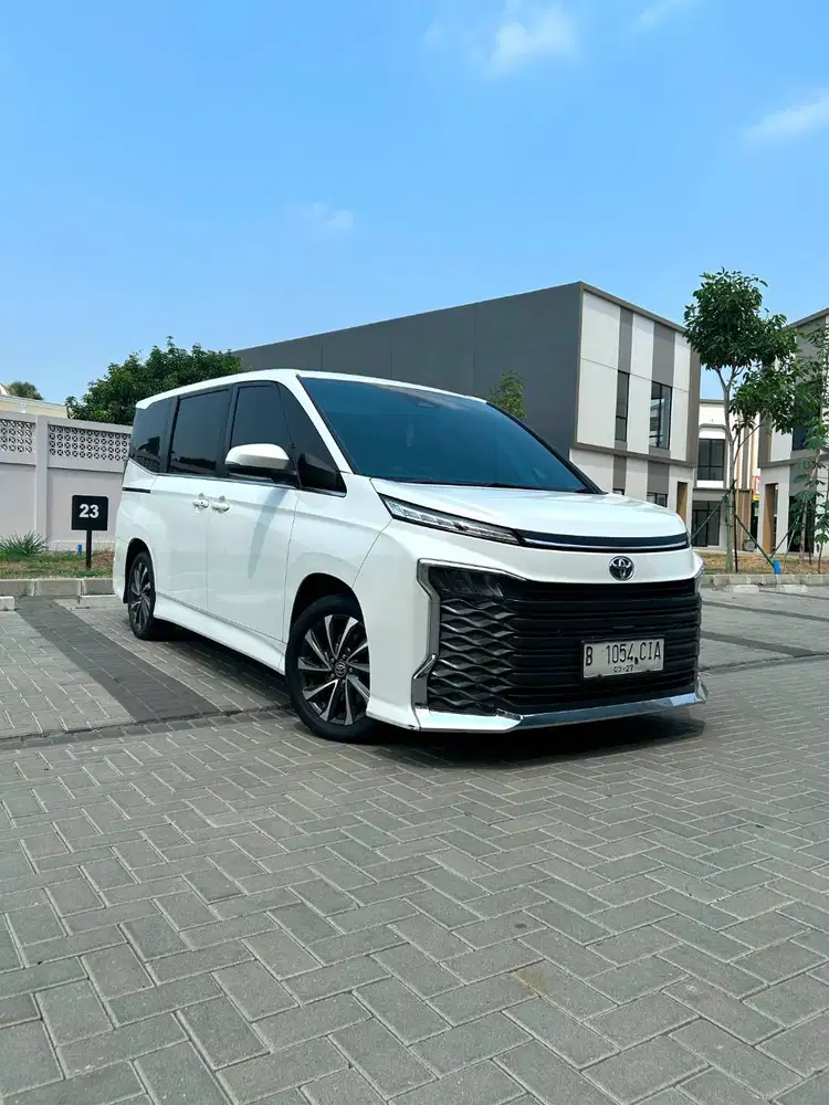 TDP 20jt !! Toyota New Voxy 2.0 CVT 2022 Putih Kondisi Istimewa