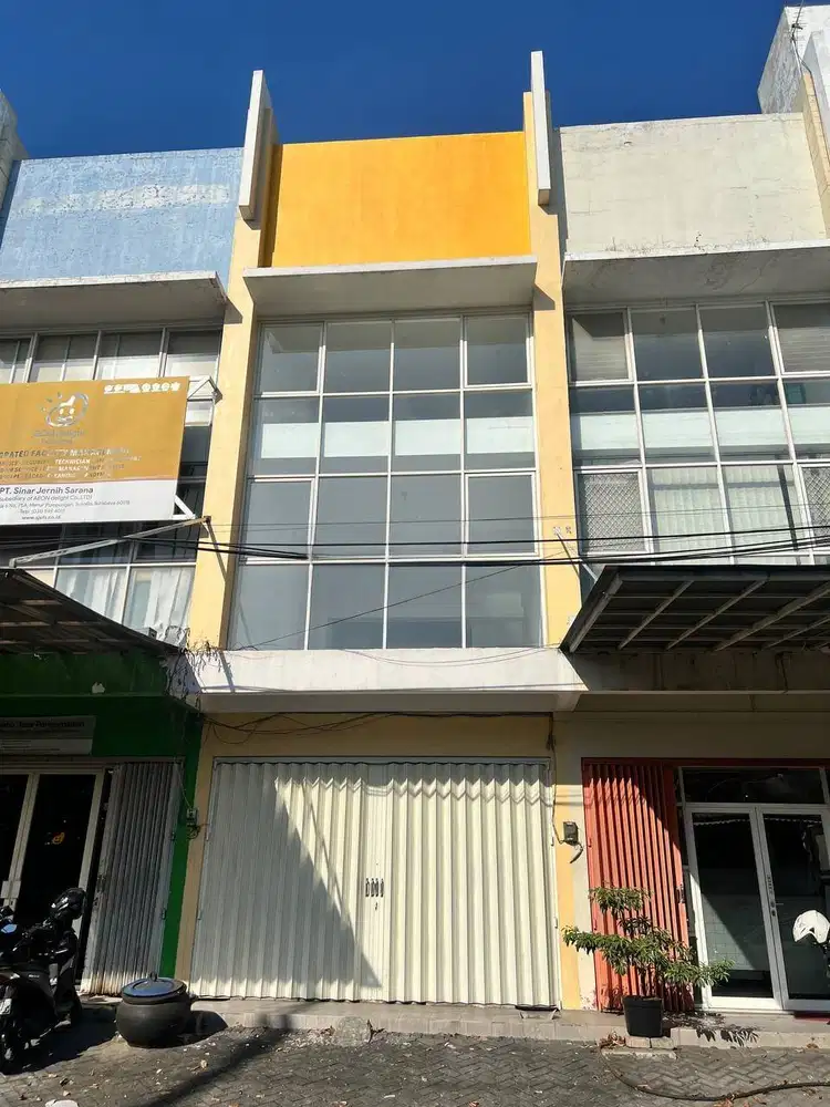 Dijual Ruko Komersial Jalan Manyar Jaya Praja 3 Lantai Siap Huni