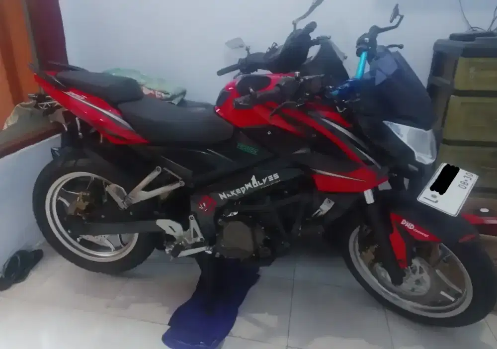 Kawasaki Bajaj Pulsar 200 ns merah