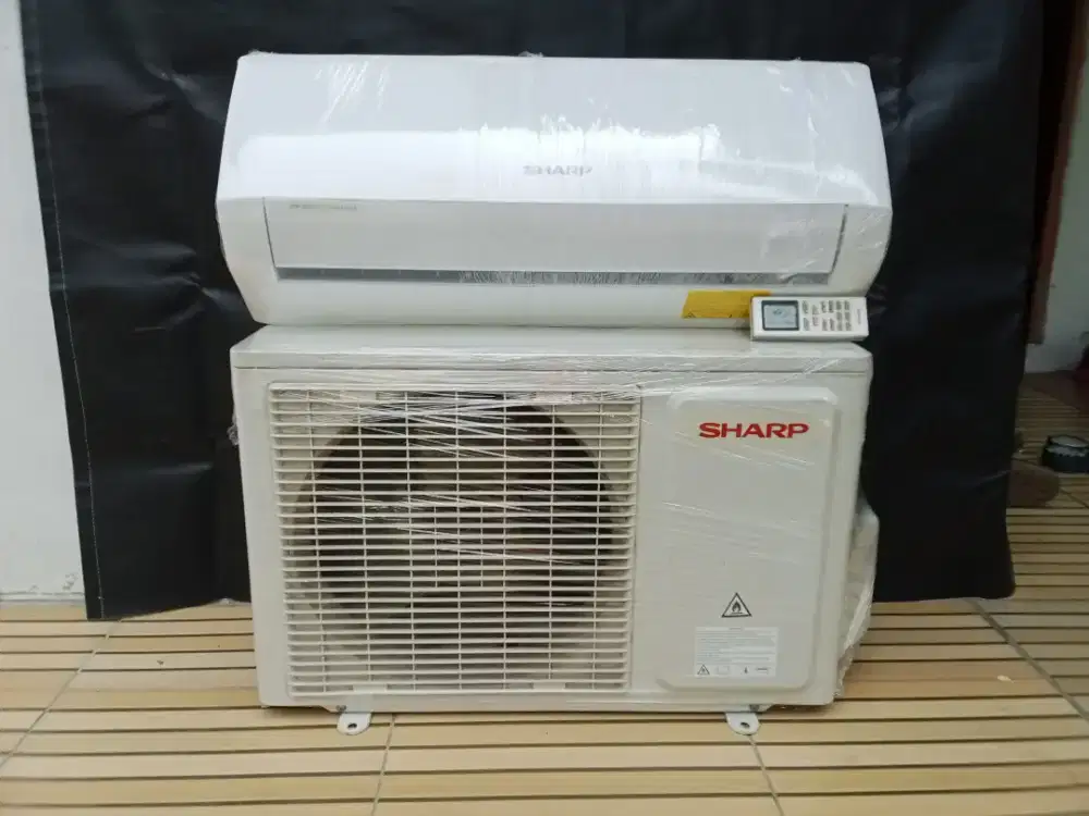 AC ½ PK_ SHARP UCY_ Low Watt. Terima dingin. Tinggal Pencet Remote .