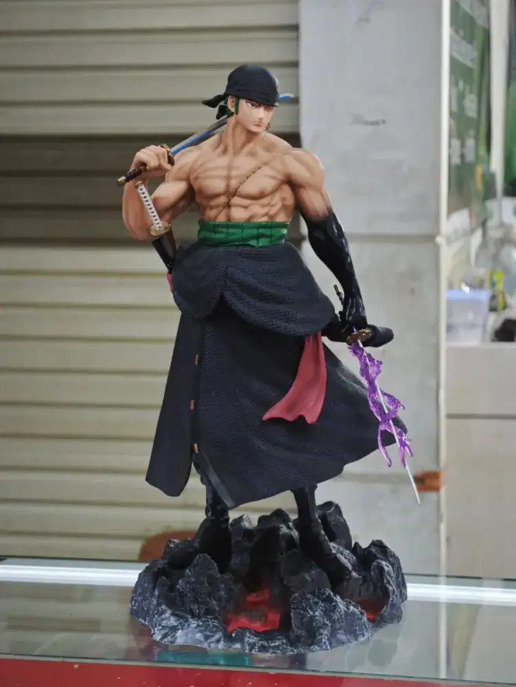 Statue One Piece : Roronoa Zoro Collect w/ 5 Heads Fans Gift