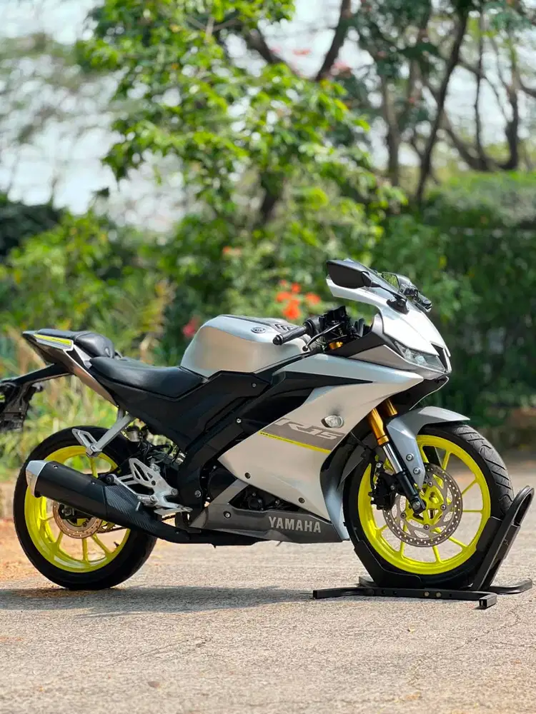 YAMAHA YZF R15 V3 2021 SILVER KM LOW PAJAK ON KAYAK BARU