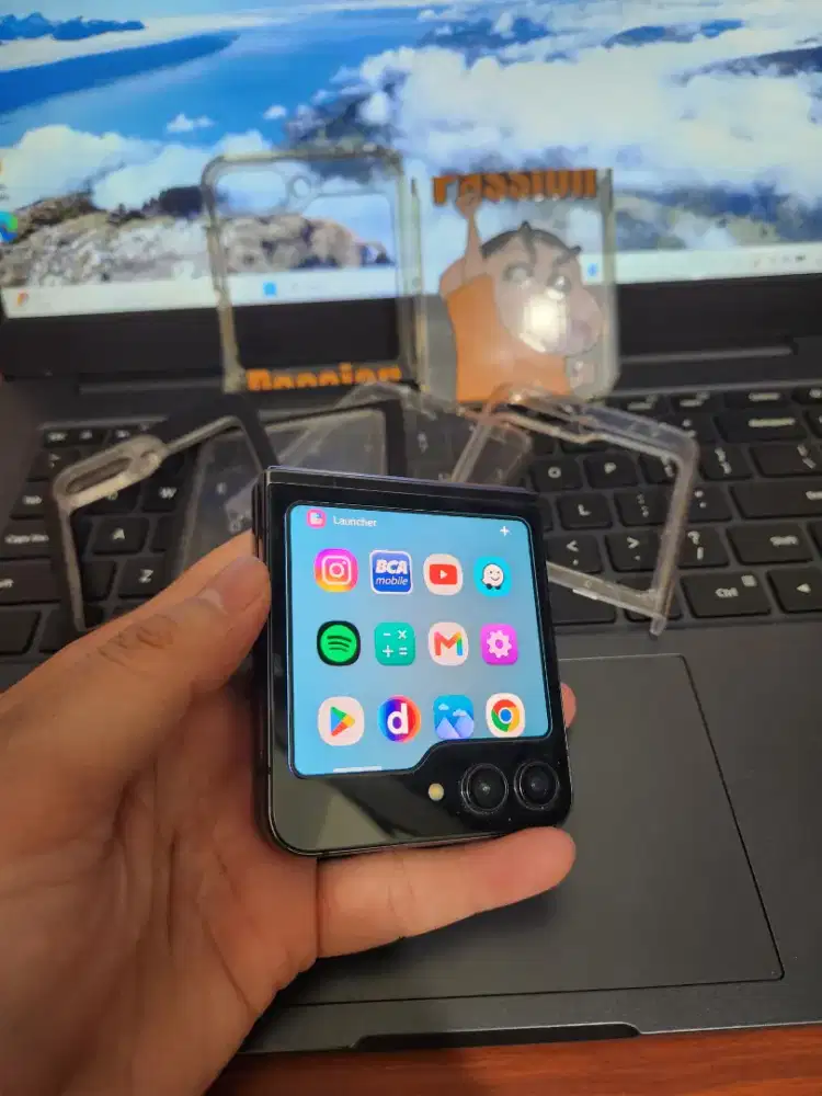 Samsung Galaxy Flip 5 RAM 8GB INTERNAL 256 GB