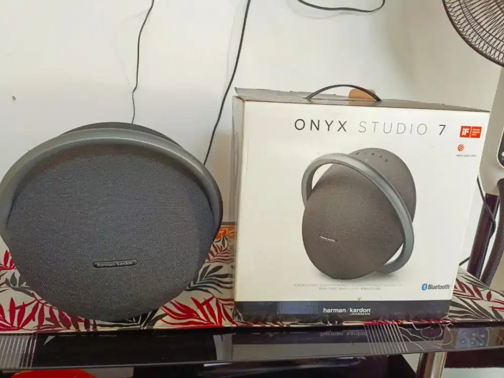 Harman Kardon. 
Speaker Onyx Studio 7: