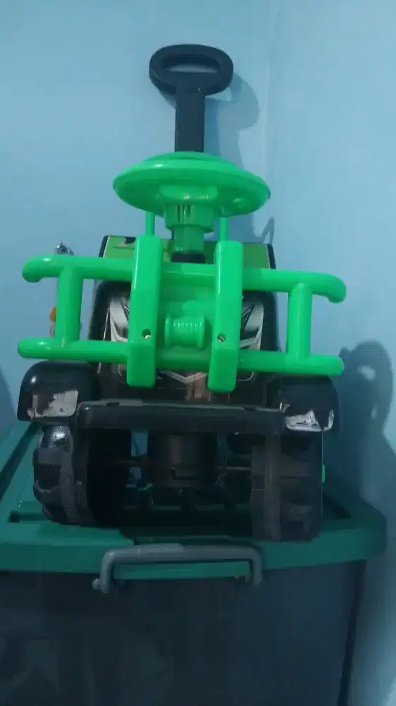 Mobil mainan bekas