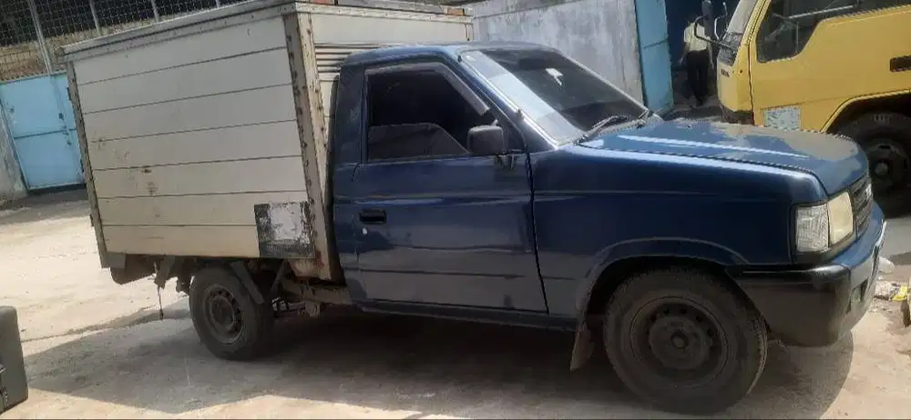 Isuzu Panther Pick Up Box 2005 Biru – Mesin Sehat, Siap Kerja
