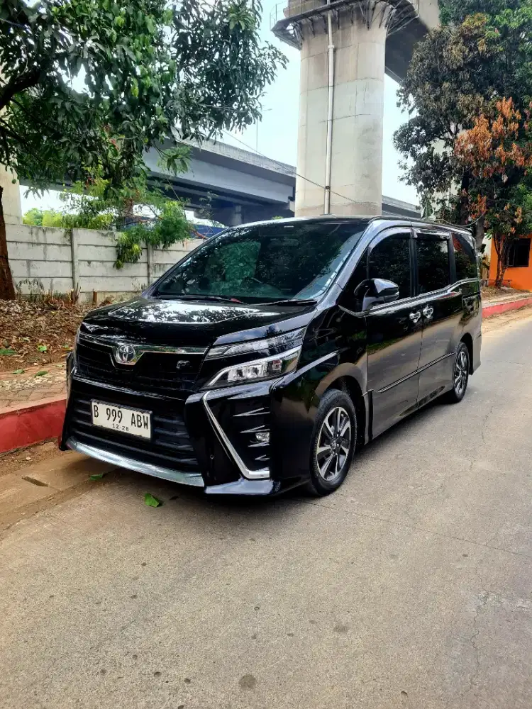 Toyota Voxy 2017 at