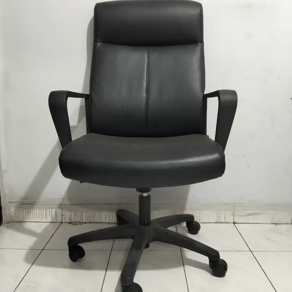 Kursi kantor Direktur