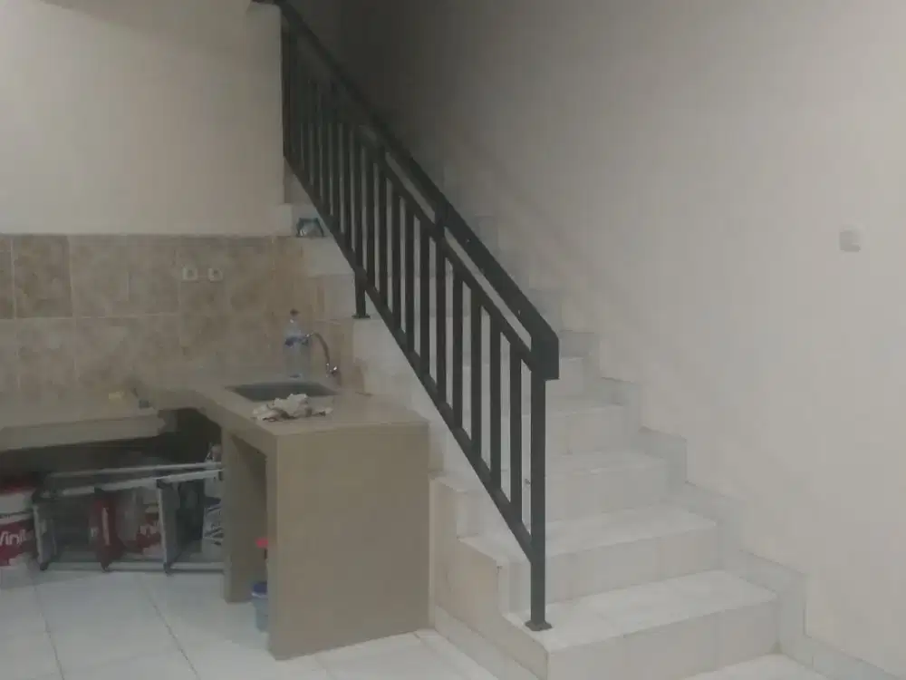 Disewakan Rumah Tanjung Duren 4x15 Kondisi Rapih Bersih Rapih Dengan 3 Lantai Bangunan