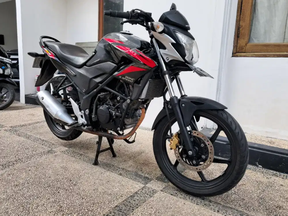 CB150R tahun 2015 Tangan pertama dari baru