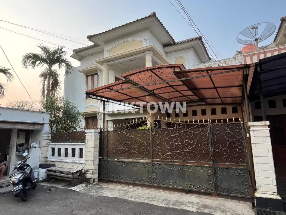 Modern Classic House In Jakarta Timur