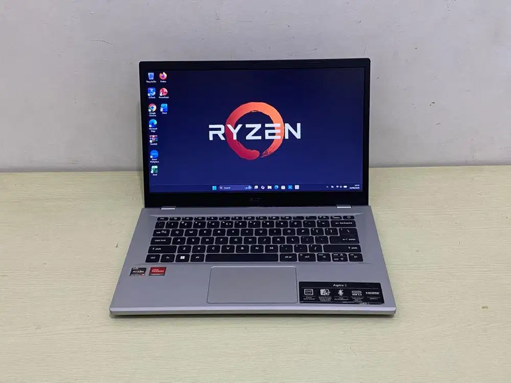 Acer Aspire 3 A314-23M Ryzen 5-7520U RAM 8 GB SSD 512 GB Nvme
