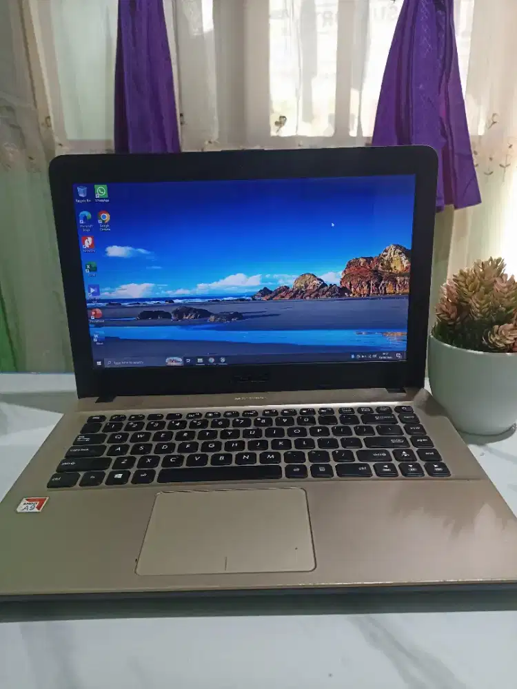 LAPTOP ASUS X441BA. AMD A9-9420. RAM8GB. PERFORMA LINCAH. BATREI AWET.