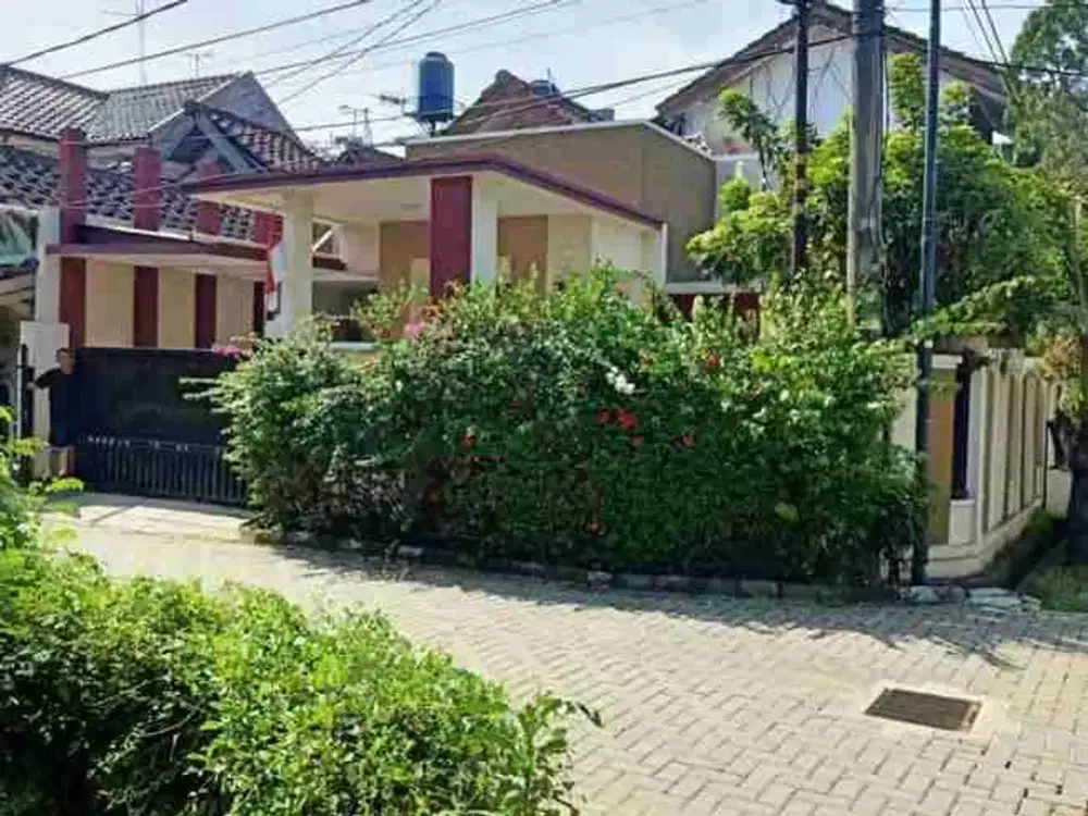 rumah dkt mesjid & lapangan 
griya Bintara indah