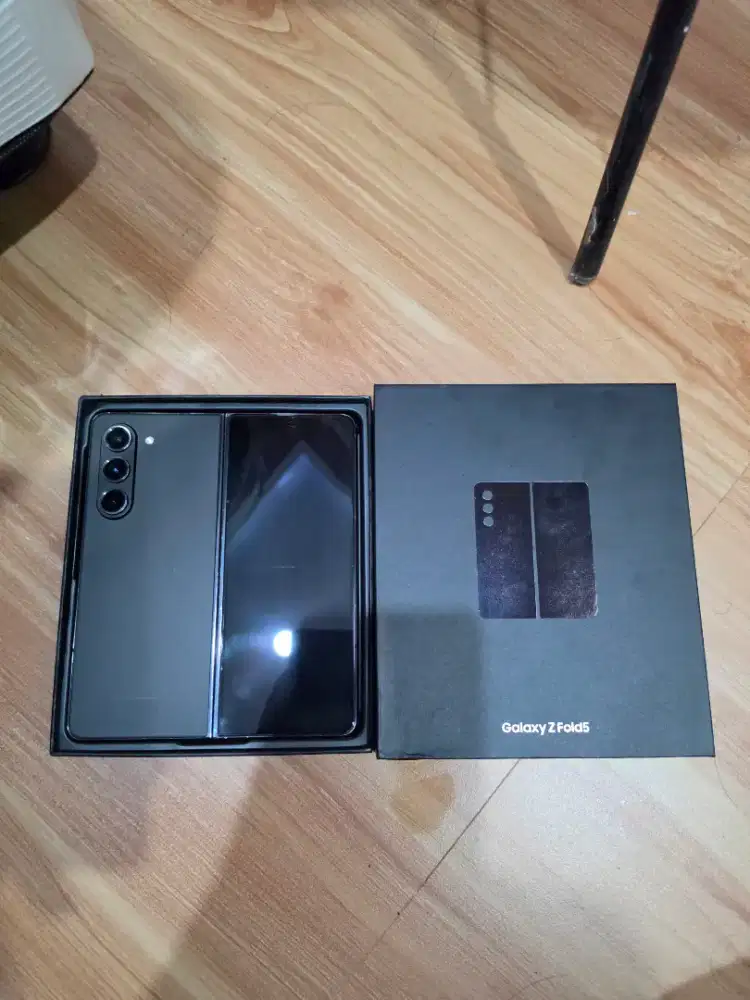 Samsung Z Fold 5 12/256 SEIN Scare+ ON 2027
