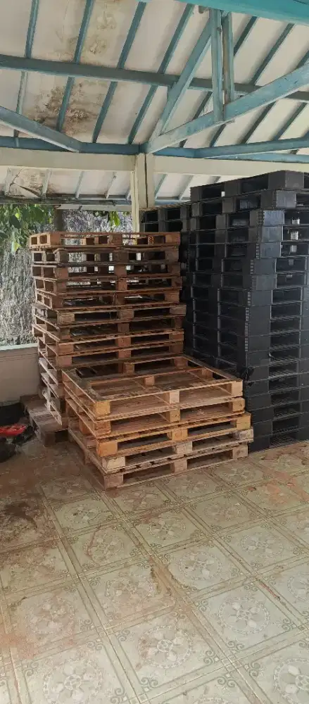 Dijual palet plastik dan palet kayu