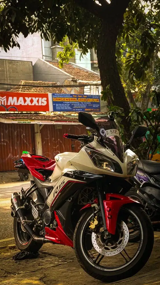 R15 V2 2016 LOW KM SURAT2 LENGKAP PAJAK ON NEGO TIPIS2