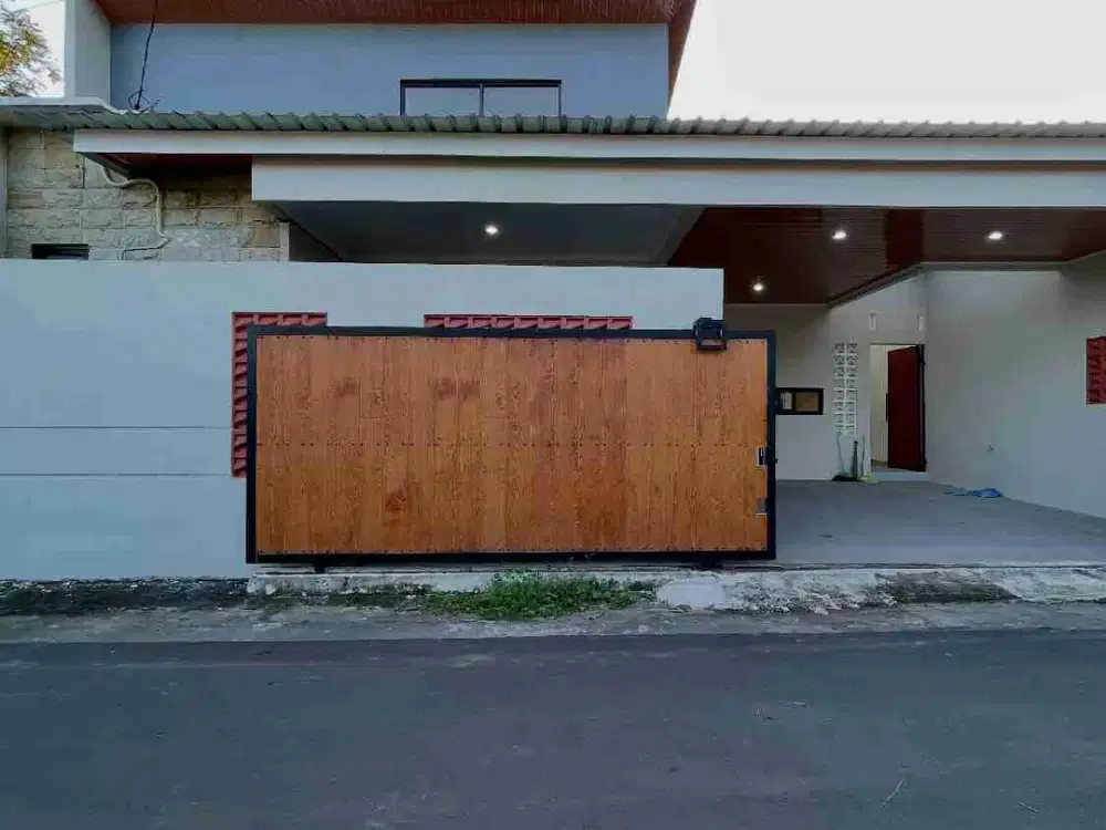 Rumah lapang di sd model utara stadion maguwoharjo
