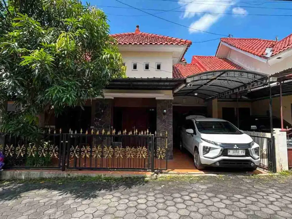 Rumah dalam perumahan di jl raya candi gebang permai utara amikom condong catur
