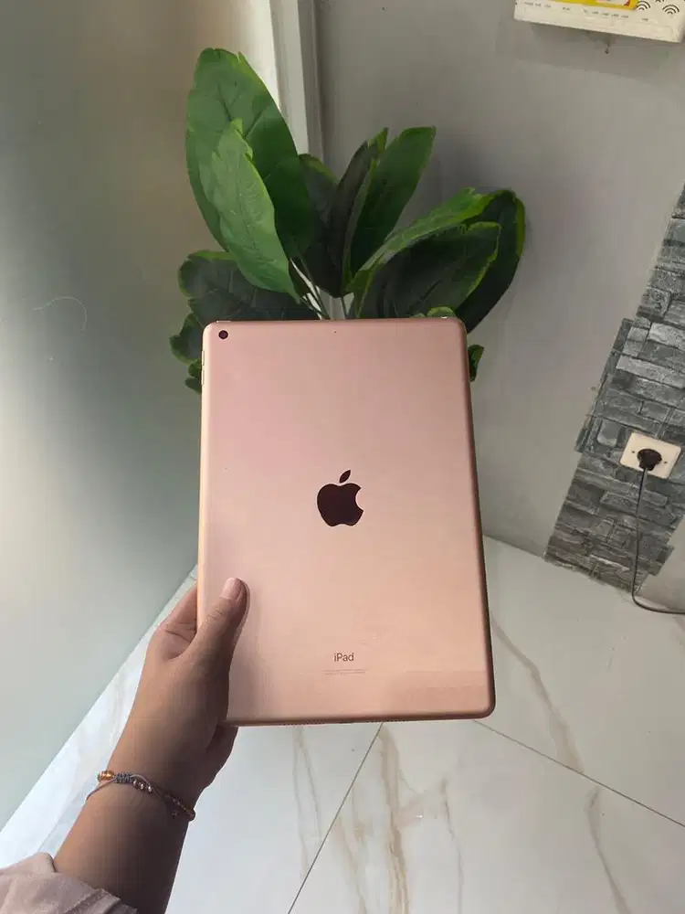 iPad gen 8 128gb Wifi Rose Gold