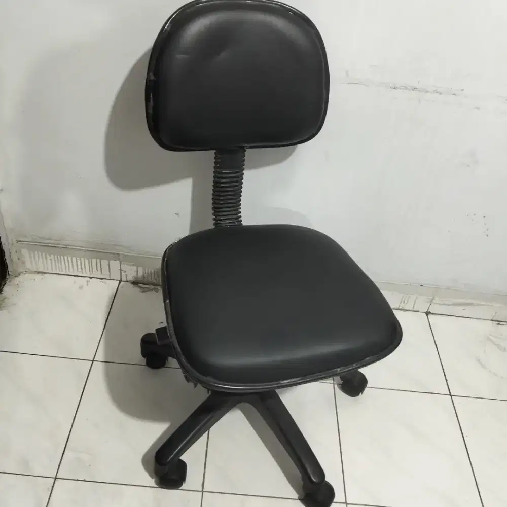 Kursi kantor biasa