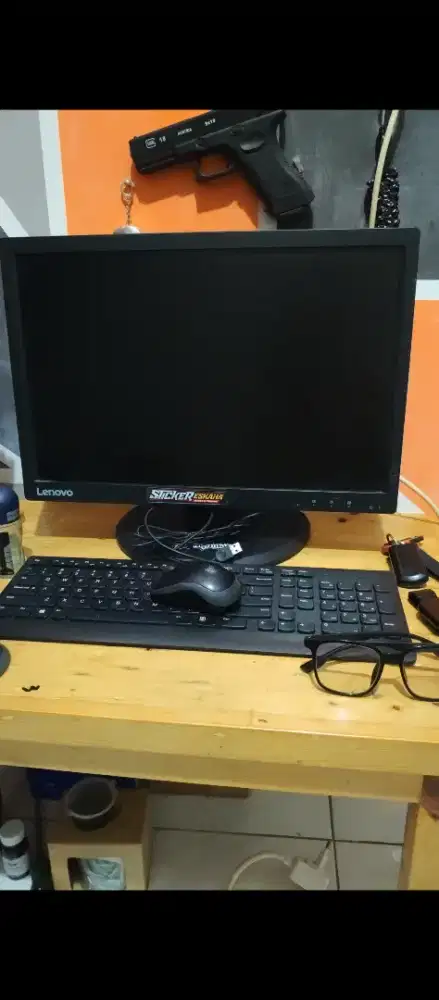 Komputer Lenovo monitor+keyboard