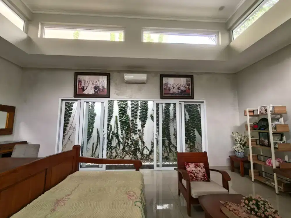 NYAMAN DAN TENANG ..rumah dijual di Taman Semanan Indah