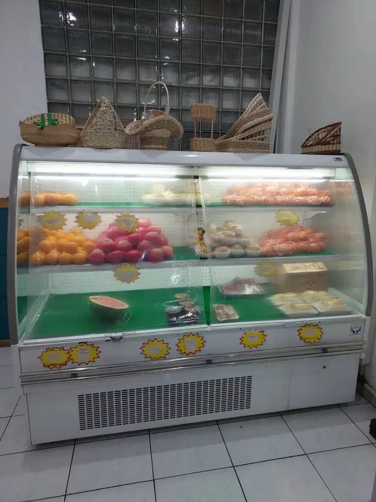 Kulkas /showcase untuk buah dll