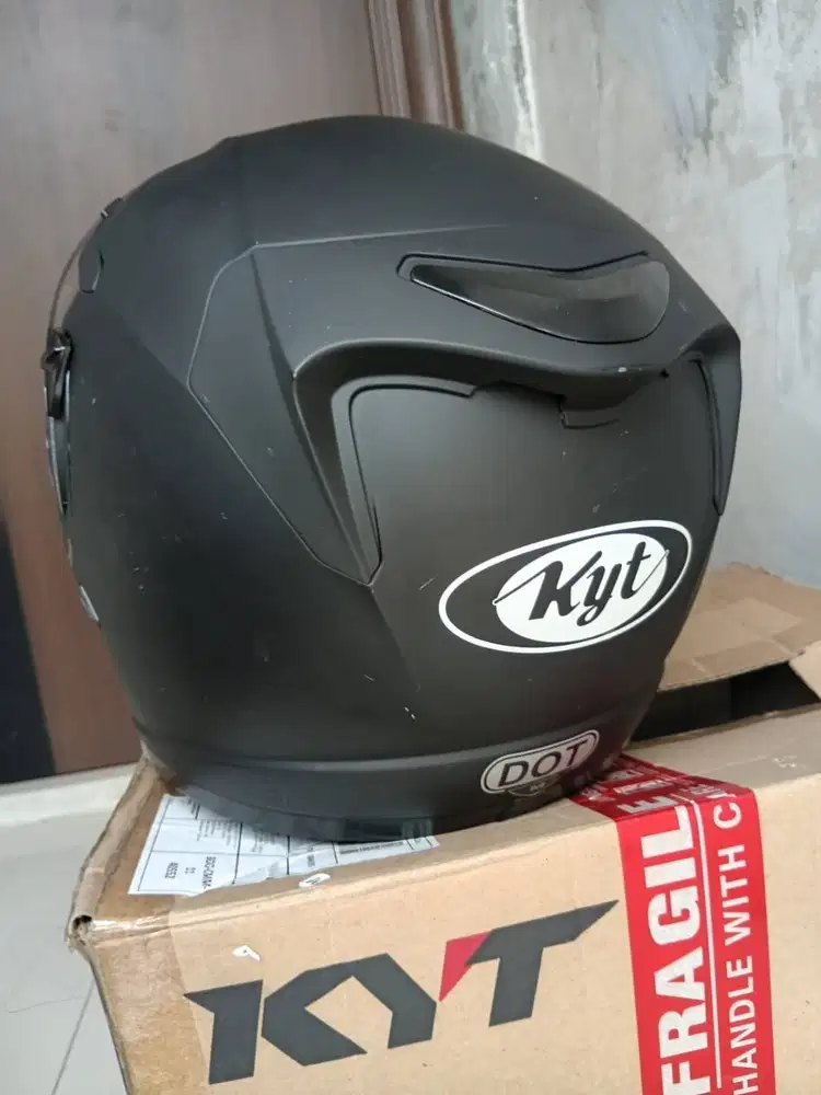 HELM KYT - M - kaca bening sekali, dijual krn kekecilan