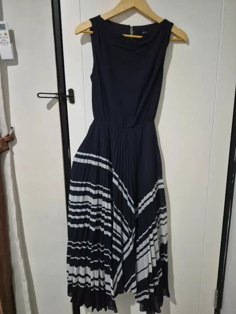 Dress Elegan dan Cantik Forever New