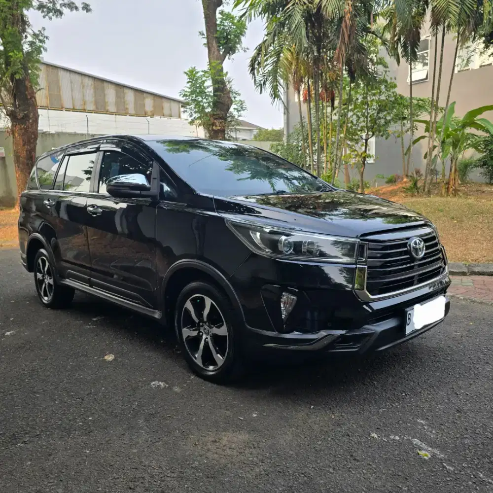Toyota kijang innova venturer q 2.4 diesel at matic th 2021 hitam