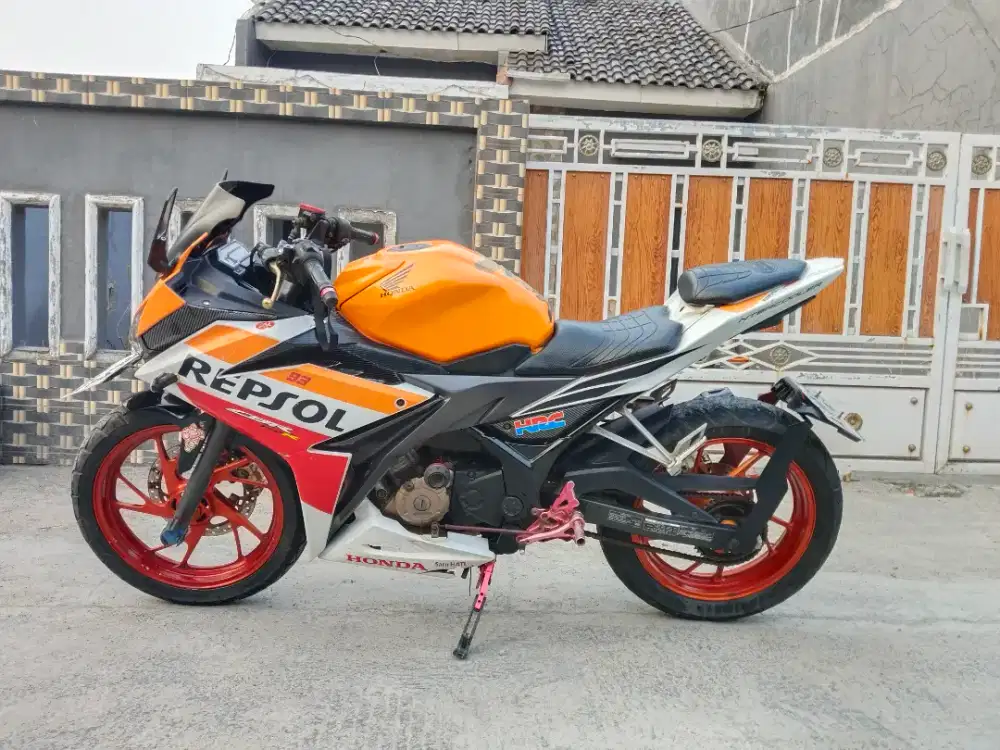 Honda CBR 150cc facelift tahun 2013 siap pakai di Tangerang