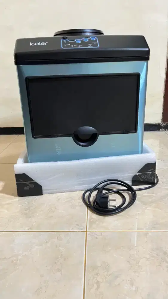 Mesin Pembuat Es Batu Iceler Like New