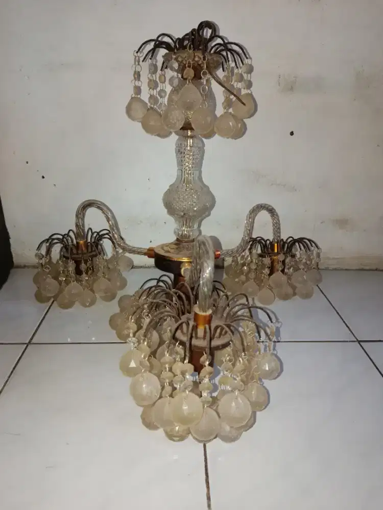 Lampu kristal atau Lampu gantung
