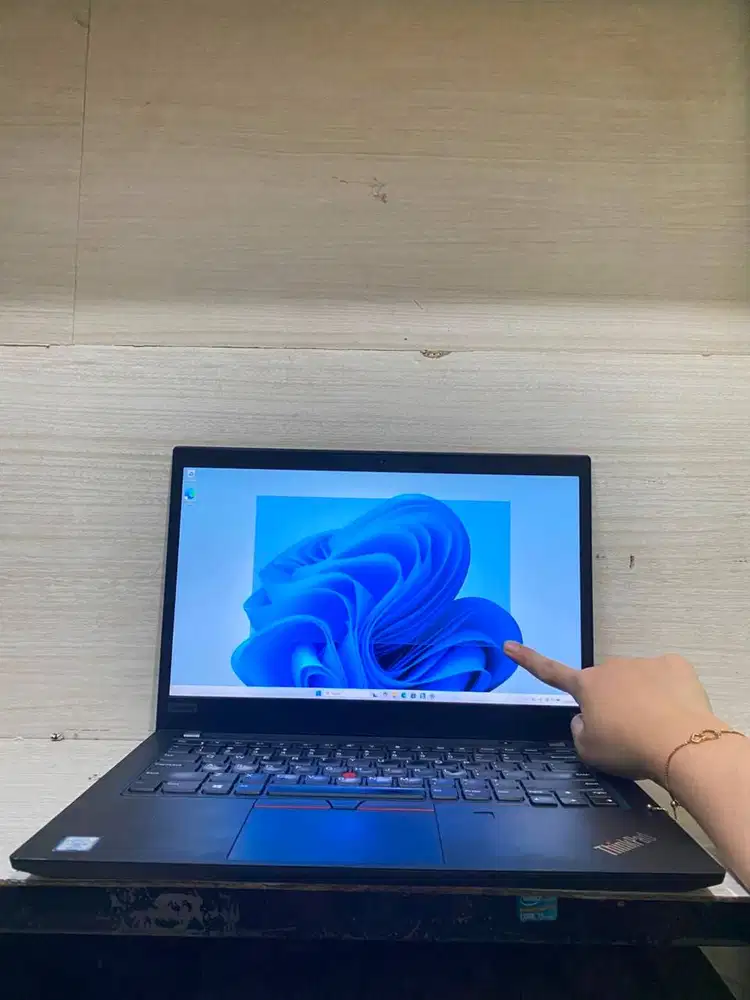 Lenovo Thinkpad T490 Intel core I5 Gen 8 Ram 16GBB SSD 256GB Touch