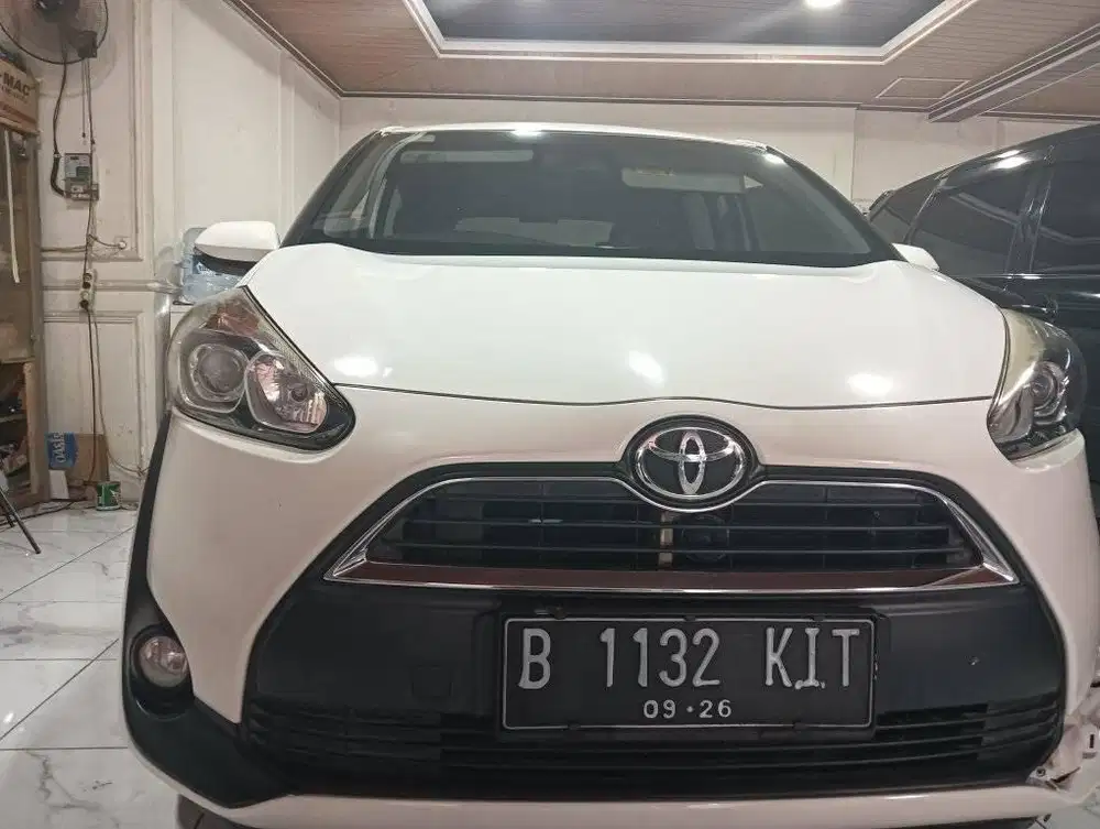Toyota Sienta v at dp0%..cukup bayar angsuran 1
tahun 2016