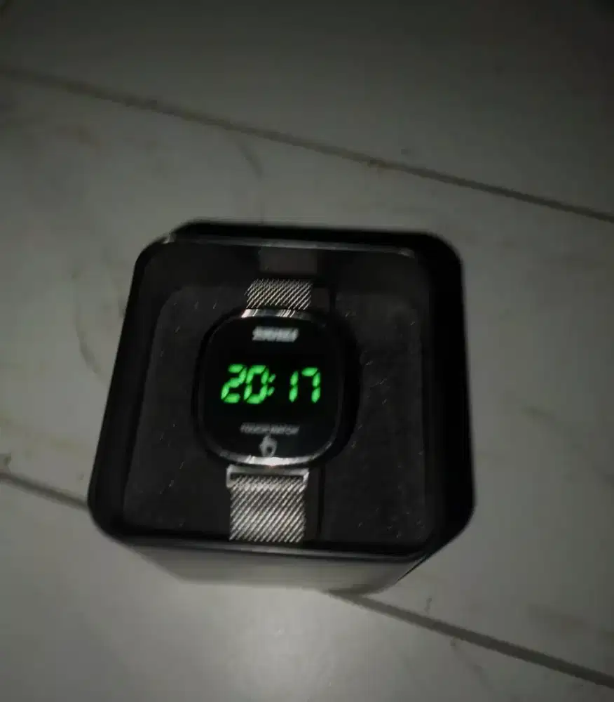 jam tangan,msih grees